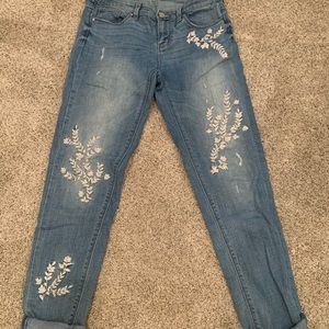 White House black market floral embroidered jeans!